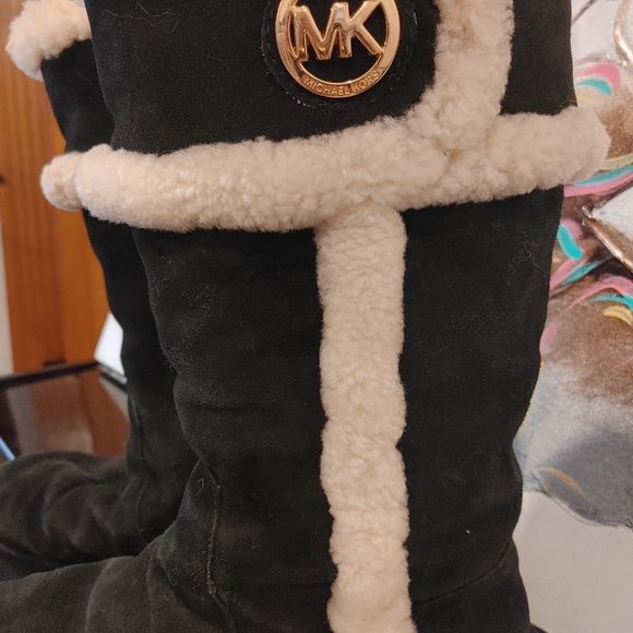 Michael Kors Black Shearing boots - Picture 3 of 10
